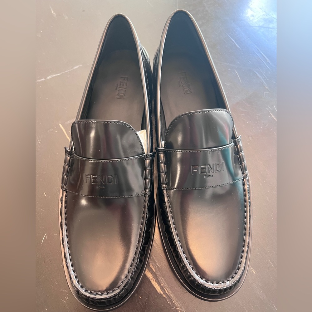 Fendi brand new Loafer size Fendi 8 = US 9